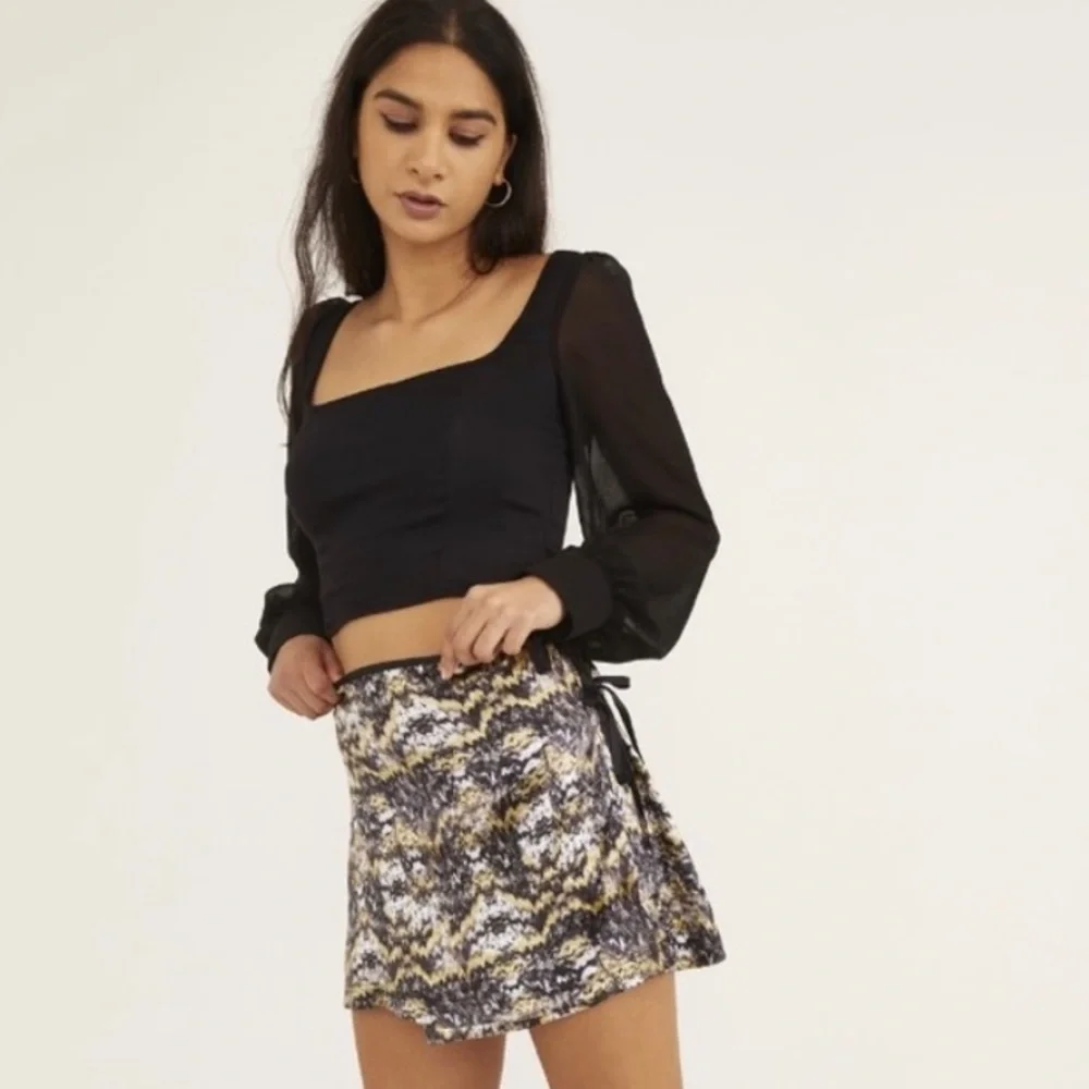 Urban Outfitters Satin Wrap Mini Skirt Size M Paris Side Tie Y2K Going Out Skirt - Picture 4 of 8